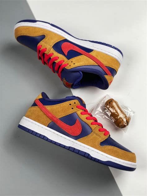 nike dunk low pelle hat